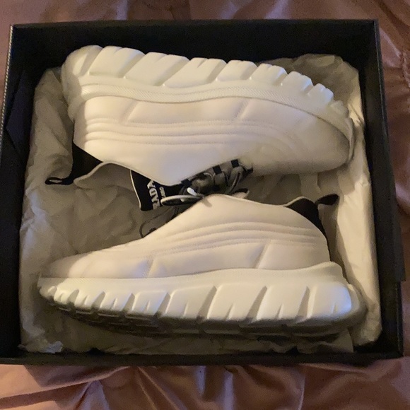 Prada. Re-nylon  White size 9. In the Original box - Picture 4 of 4